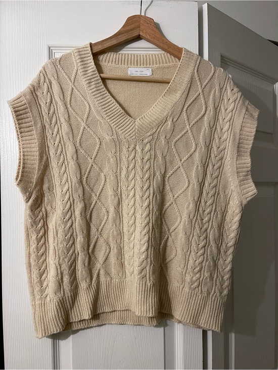 OAK + FORT Sweaters - OAK + FORT Cream Cable-Knit V-Neck Sweater Vest